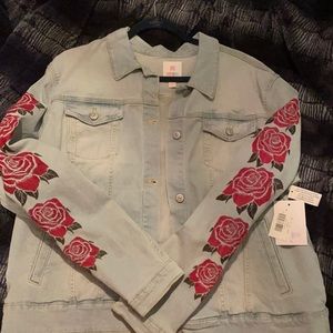 NWT Lularoe Harvey with embroidered sleeves.